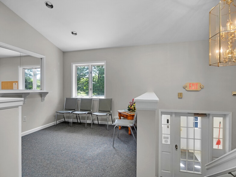 More Photos Of 644 E Main St, Palmyra Office For Sale
