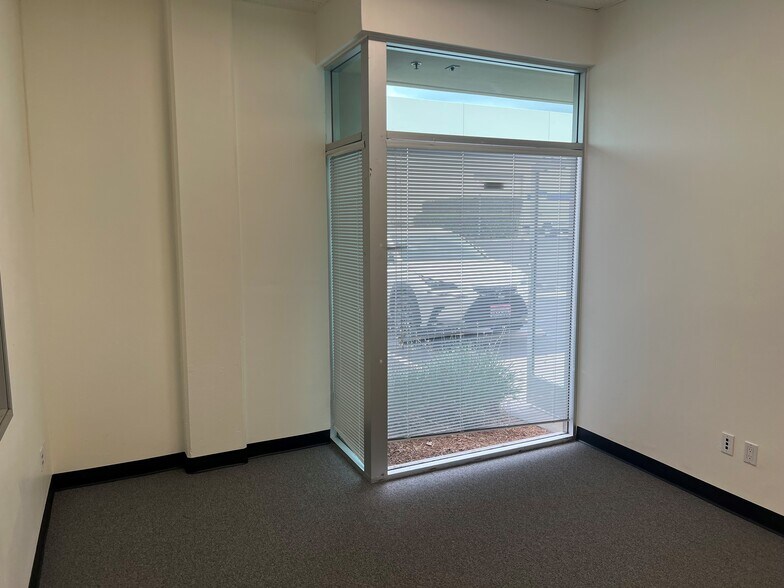 More Photos Of 2000-2032 Camfield Ave, Commerce Warehouse For Lease