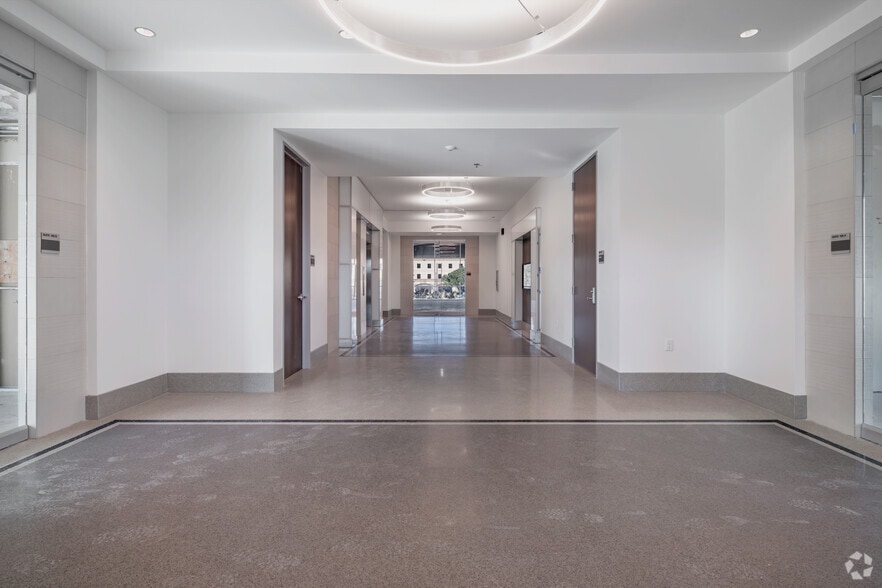 More Photos Of 11123 Christus Hills, San Antonio Medical For Lease