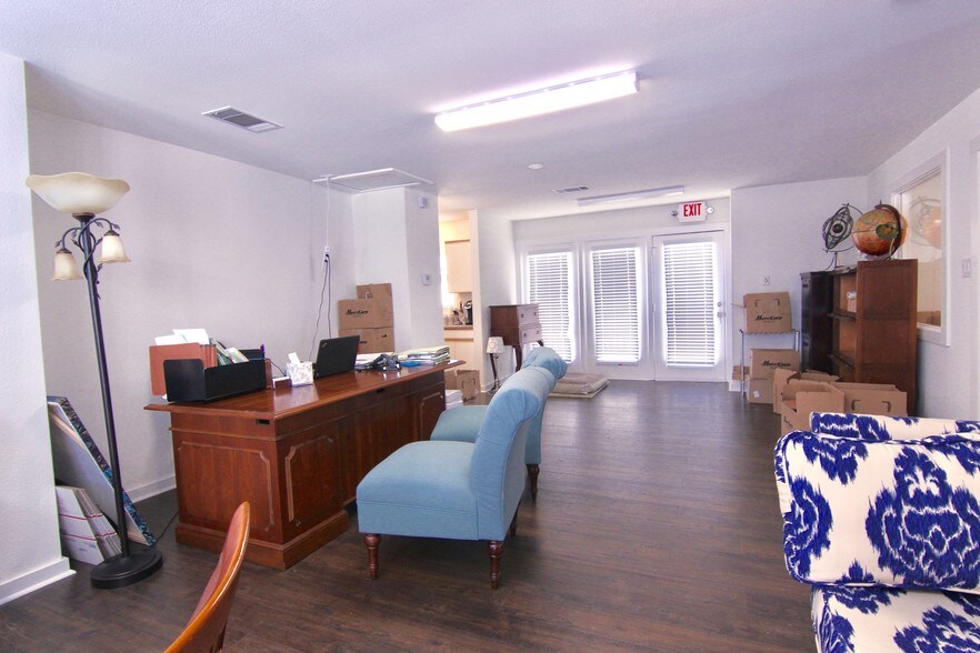 More Photos Of 910 E Cesar Chavez St, Austin Office For Lease