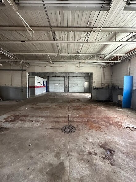 More Photos Of 436 E 14 Mile Rd, Madison Heights Auto Repair For Lease