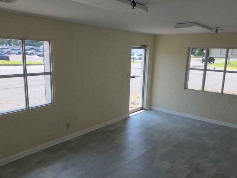 More Photos Of 604 Sheridan Ave, Dalton Warehouse For Lease