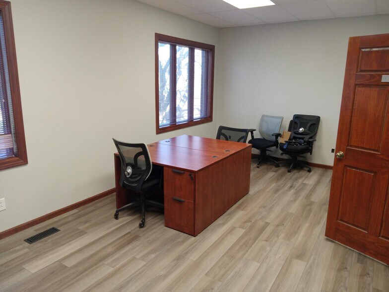 More Photos Of 16 Bronze Pointe, Swansea Office For Lease