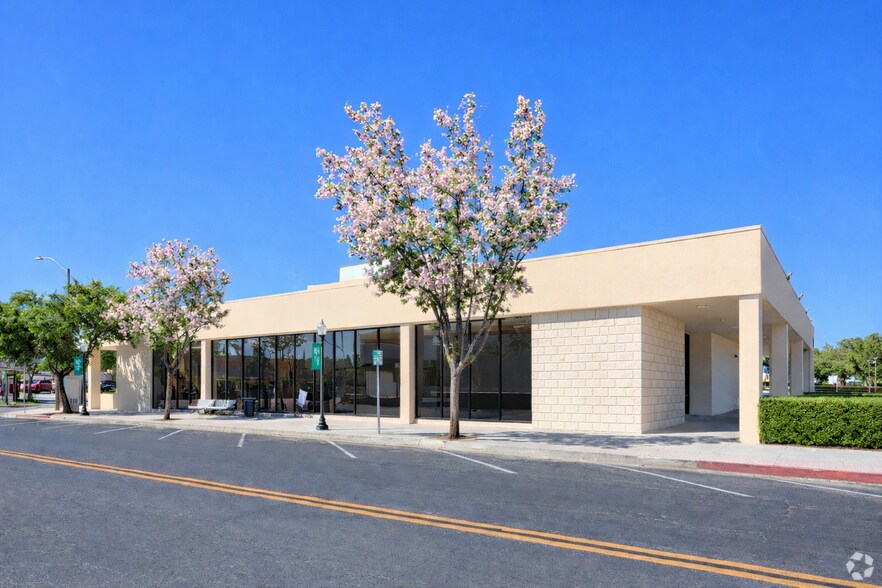 More Photos Of 231-233 E Yosemite Ave, Madera Bank For Sale