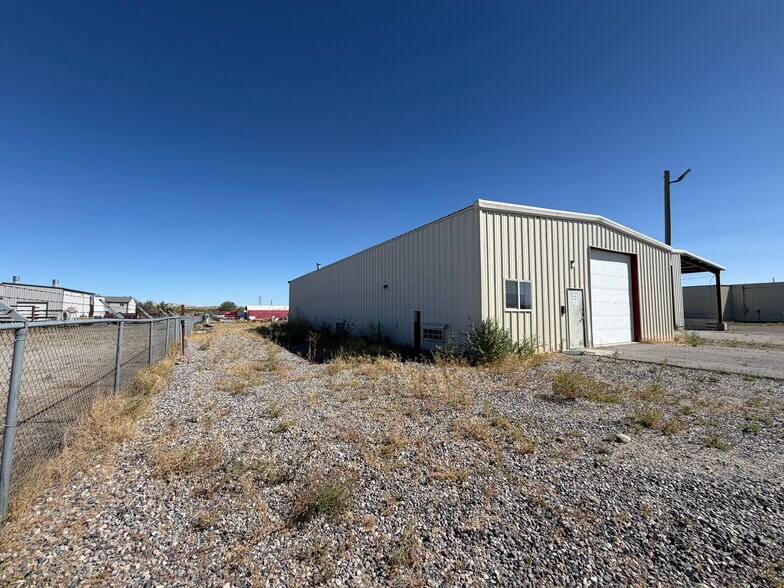 More Photos Of 800 S Smith Rd, Riverton Industrial For Lease