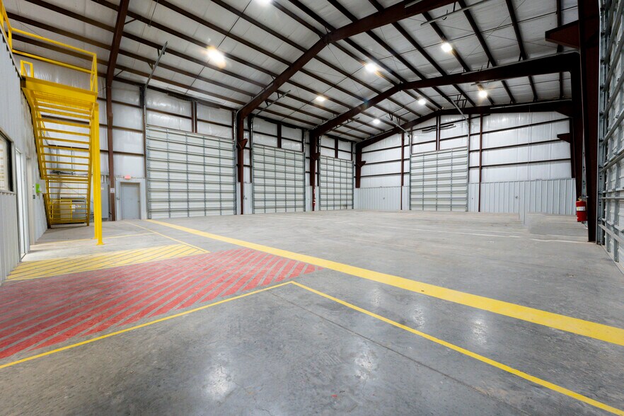More Photos Of 1508 County Road 1105, Midland Warehouse For Lease