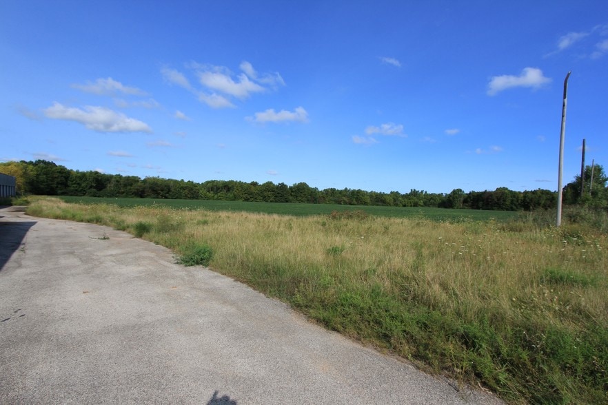 More Photos Of 1358 Mid Valley Dr, De Pere Freestanding For Lease