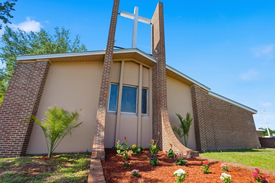 More Photos Of 8075 Lone Star Rd, Jacksonville Religious Facility For Sale