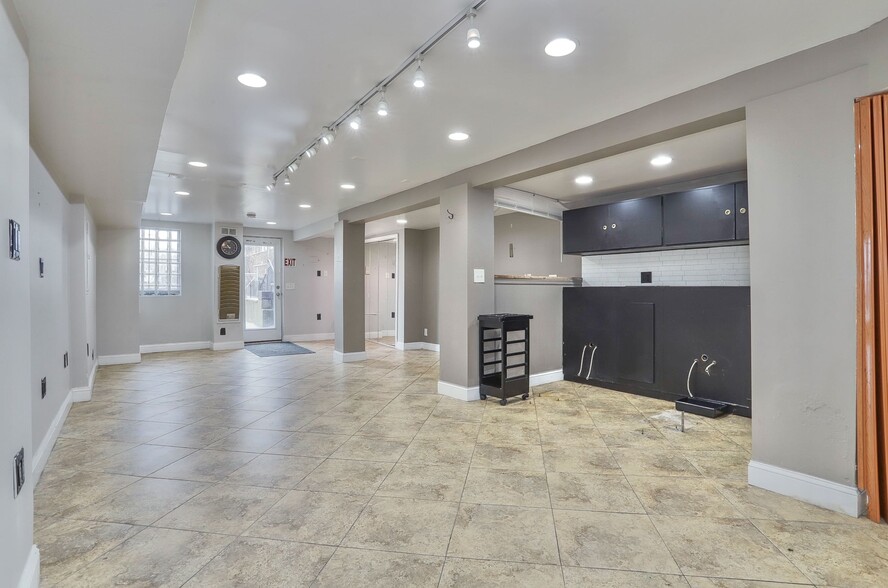 More Photos Of 693 Bergen Ave, Jersey City Storefront Retail Residential For Lease