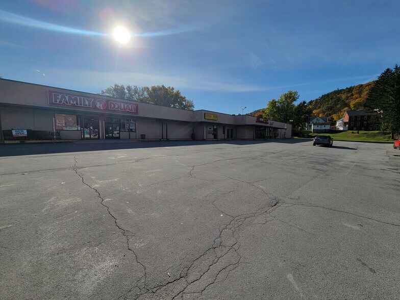 More Photos Of 5 Mountain Mall, Shickshinny Storefront For Lease