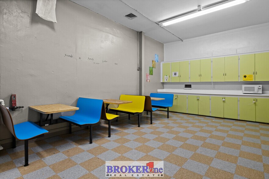 More Photos Of 225 N Wolcott St, Casper Flex For Lease