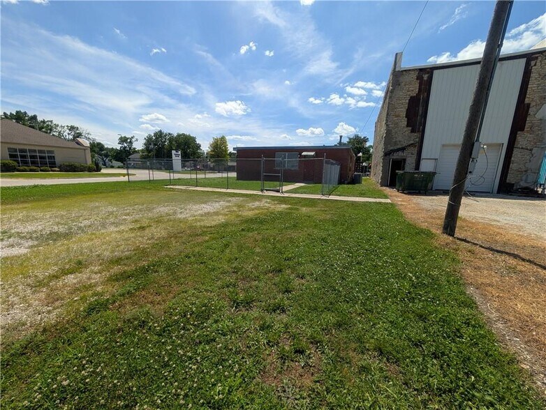 More Photos Of 910 New York St, Humboldt Freestanding For Sale