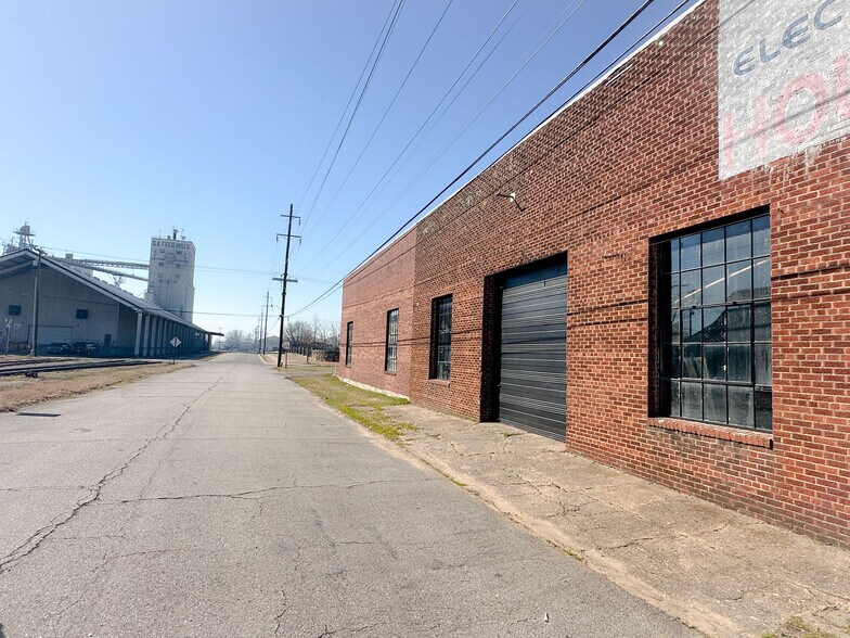 More Photos Of 200 S 7th St, Fort Smith Warehouse For Sale