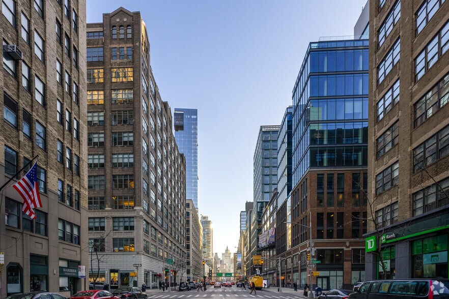 More Photos Of 160-170 Varick St, New York Office For Lease