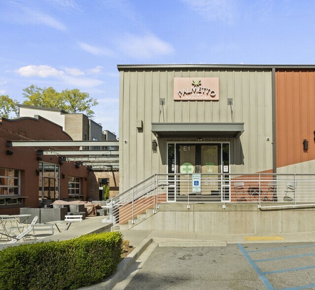 More Photos Of 109 W Stone Ave, Greenville Storefront Retail Office For Lease