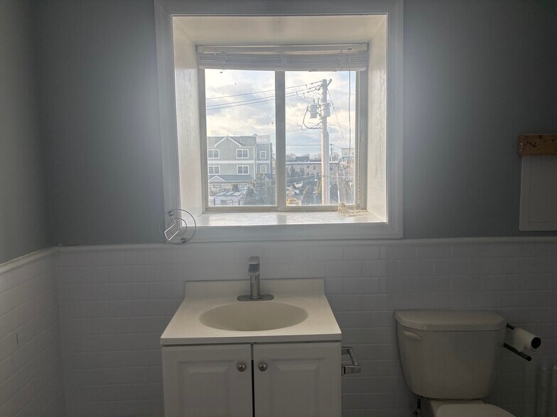 More Photos Of 521 Oak St, Copiague Carwash For Lease