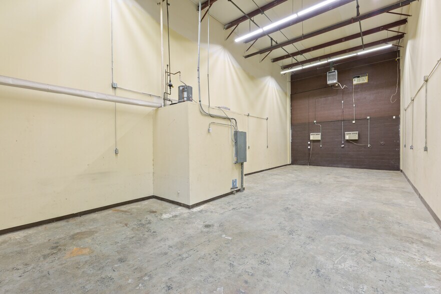 More Photos Of 7881 Beechcraft Ave, Gaithersburg Industrial For Sale