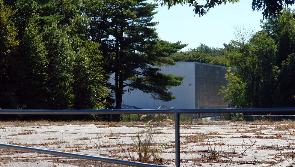 More Photos Of 100 Industrial Park Rd, Hingham Warehouse For Lease