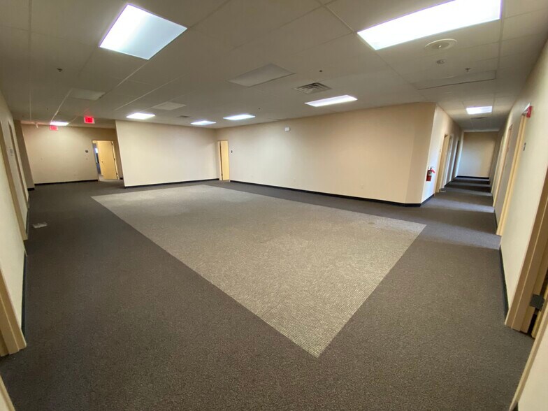 More Photos Of 3250 Robertson Rd, Tyler Office For Lease