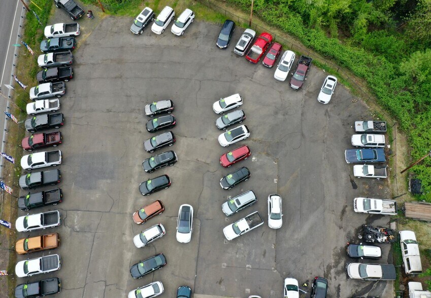 More Photos Of 785 E 3rd St, Lafayette Auto Dealership For Lease