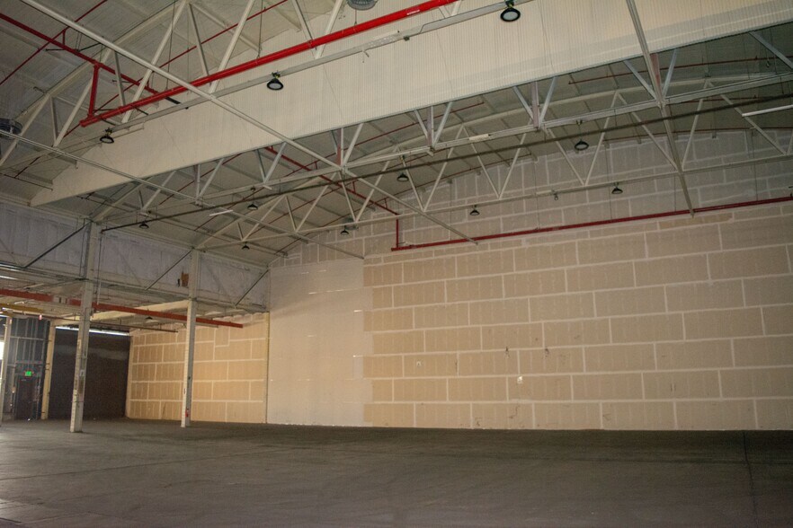 More Photos Of 4917 Bailey Loop, Mcclellan Airplane Hangar For Lease