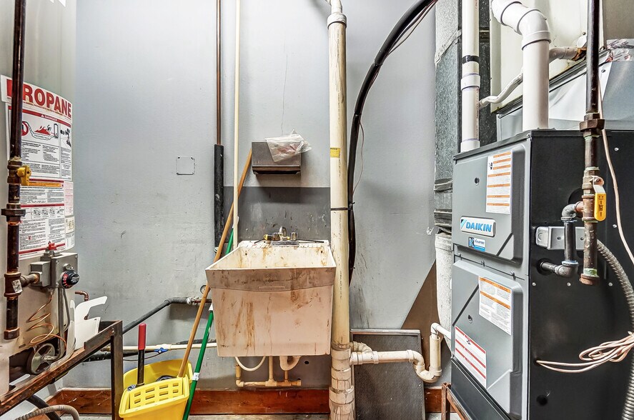 More Photos Of 20660 W Bowling Green Road, Weston Auto Repair For Sale