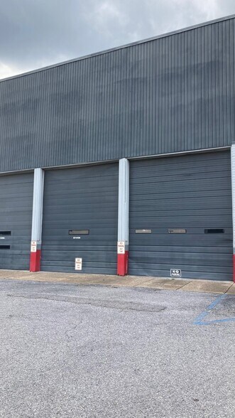 More Photos Of 1650 S Beltline Hwy, Mobile Showroom For Sale