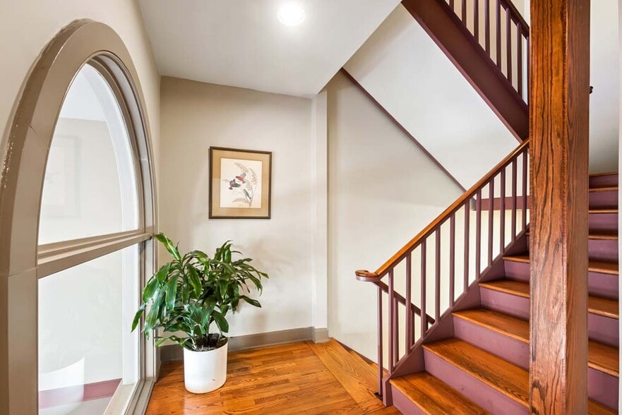 More Photos Of 11 Broad St, Charleston Office Residential For Lease