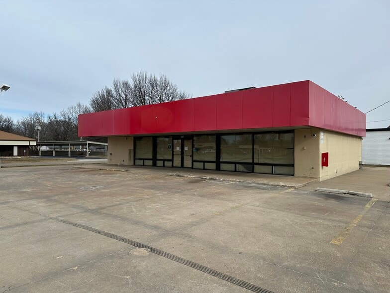 Primary Photo Of 2930 S National Ave, Springfield Service Station For Lease