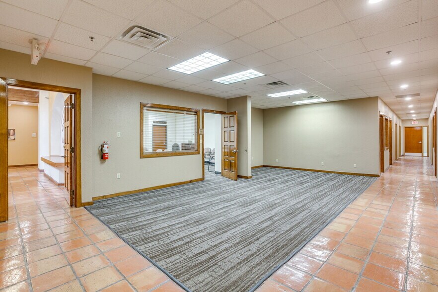 More Photos Of 3500 Noble Ave, Fort Worth Flex For Lease