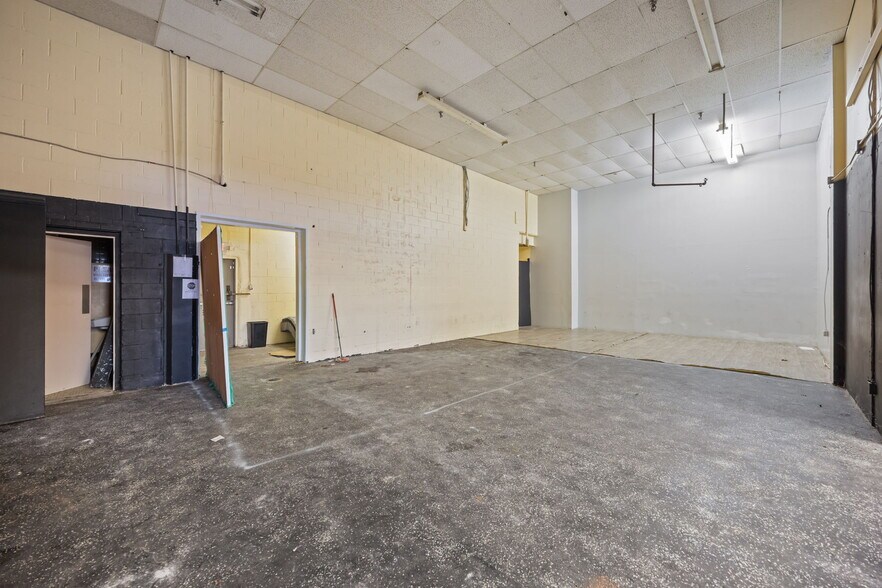 More Photos Of 605-611 Greenville Blvd SW, Greenville Unknown For Lease
