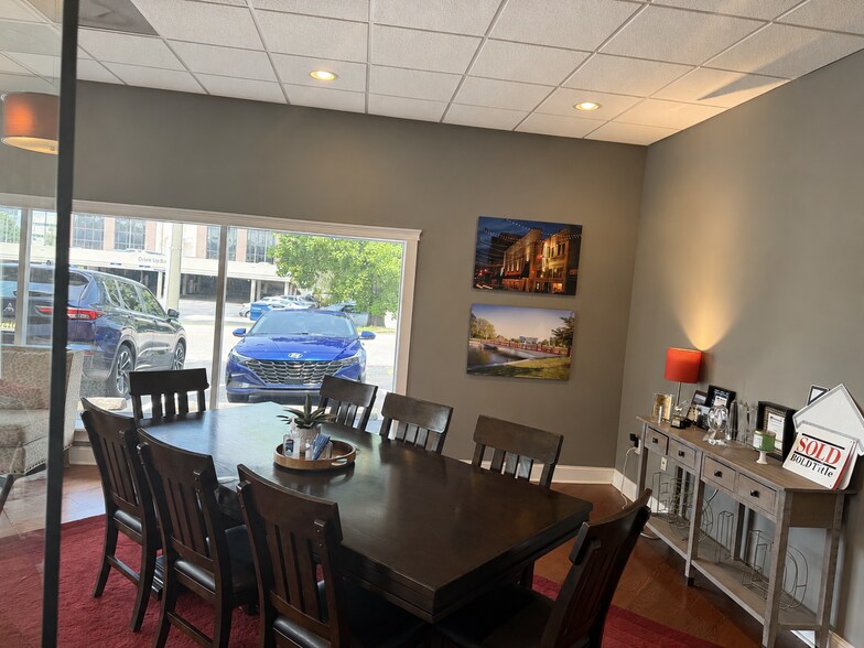 More Photos Of 2117 Whitesburg Dr SE, Huntsville Storefront Retail Office For Lease