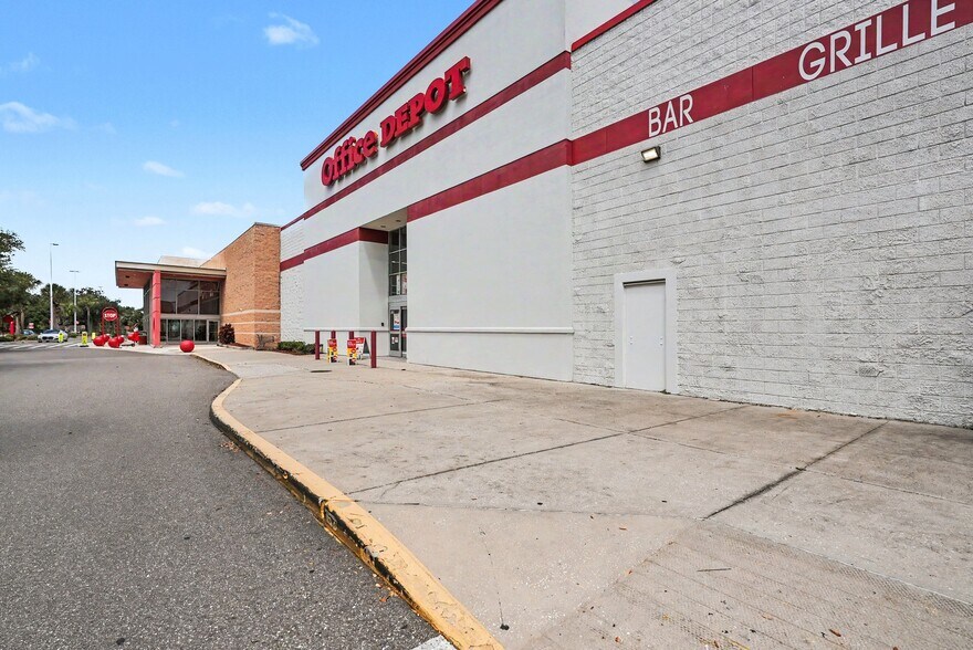 More Photos Of 6295 Waters Ave, Tampa Unknown For Lease