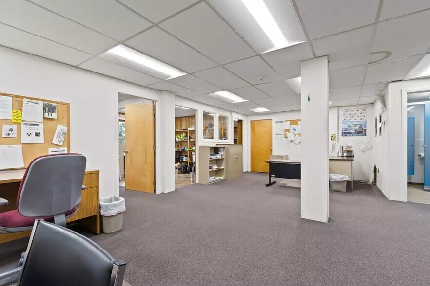 More Photos Of 587 Spring St, Westbrook Office For Sale