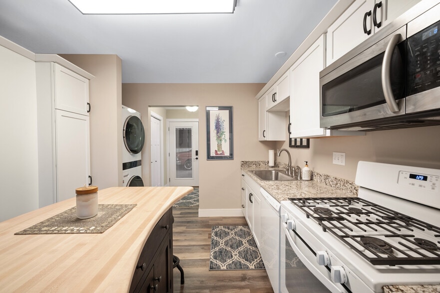 More Photos Of 6163 N Meridian Rd, Hope Flex For Sale