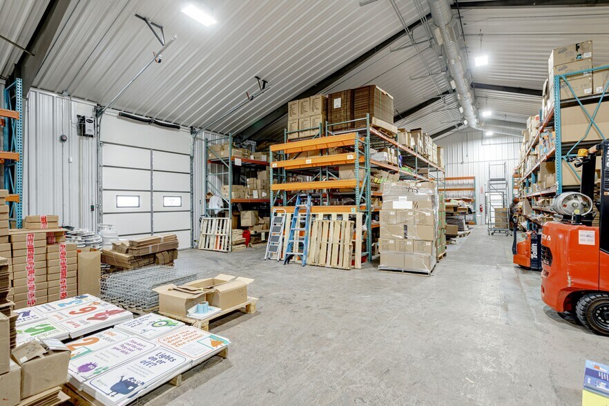 More Photos Of 1100 Menzler Rd, Nashville Warehouse For Sale