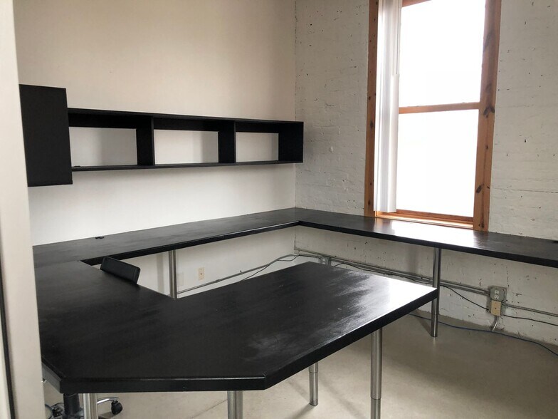 More Photos Of 146 Algoma Blvd, Oshkosh Office For Lease