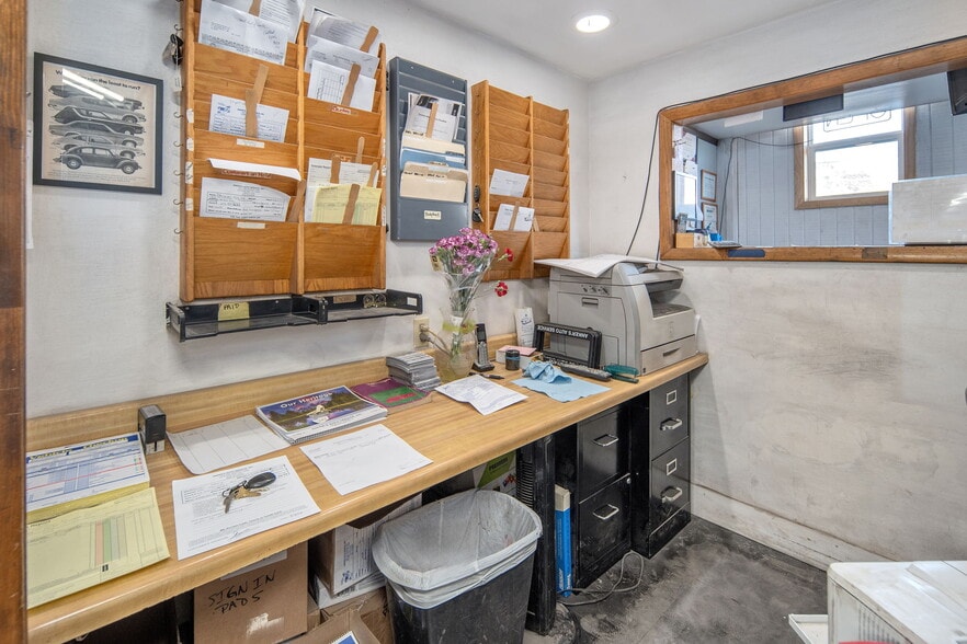 More Photos Of 1907 Van Vranken Ave, Schenectady Auto Repair For Sale