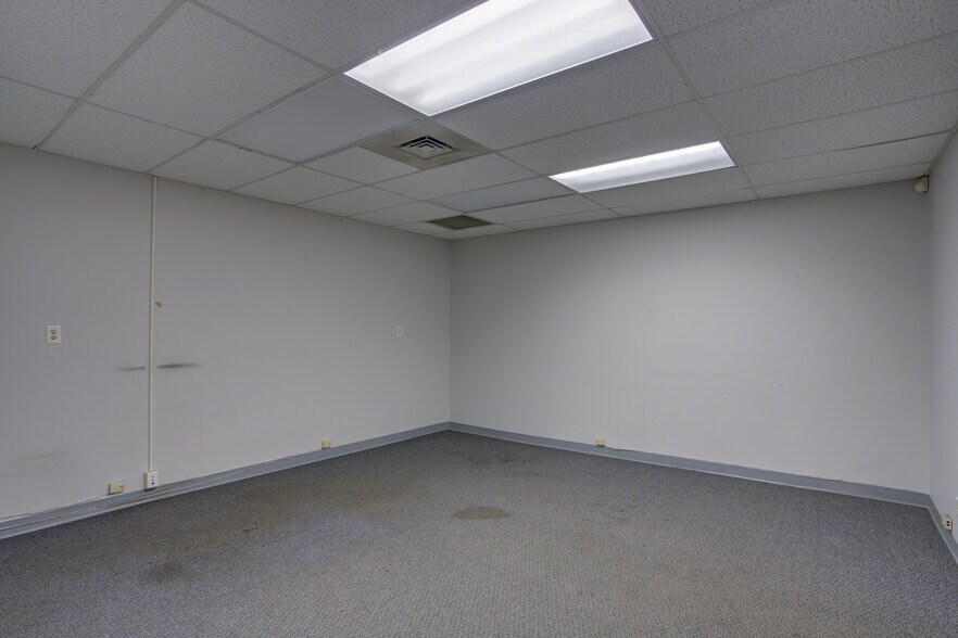 More Photos Of 675 Elkton Dr, Colorado Springs Distribution For Lease