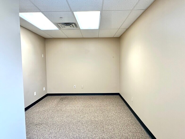 More Photos Of 425 Joliet St, Dyer Office For Sale