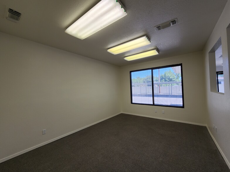 More Photos Of 445 W Dakota Ave, Fresno Office Residential For Sale