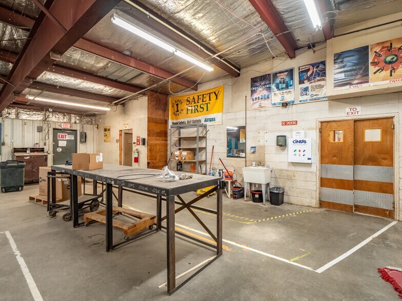 More Photos Of 1 W Choctaw Ave, Mcalester Flex For Sale