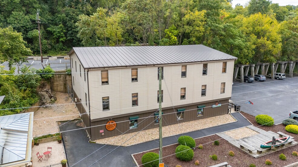 More Photos Of 50 Middlebrook Ave, Staunton Storefront For Sale