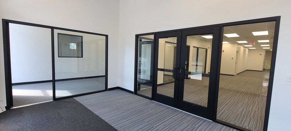 More Photos Of 185 Grassy Plain St, Bethel Manufacturing For Lease