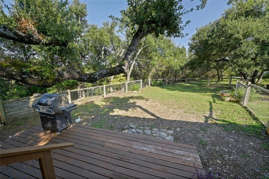 More Photos Of 167 N Tumbleweed Trl, Austin Specialty For Sale