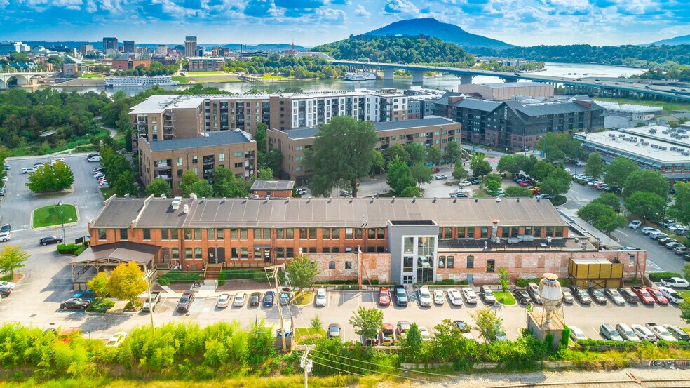 More Photos Of 205 Manufacturers Rd, Chattanooga General Retail For Lease