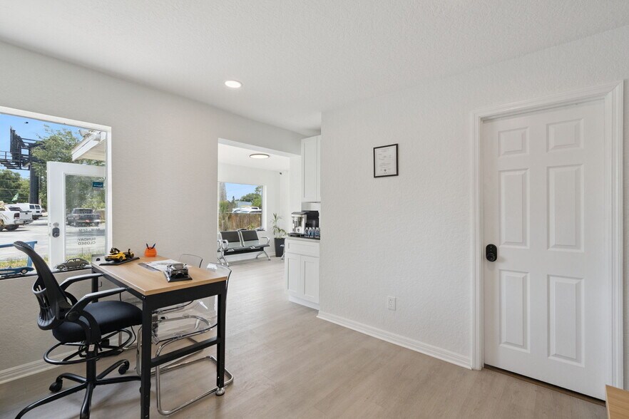 More Photos Of 690 N Semoran Blvd, Orlando Land For Lease