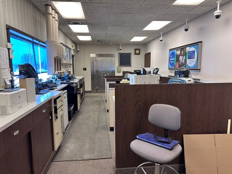 More Photos Of 1219 N Mitchell St, Cadillac Bank For Lease