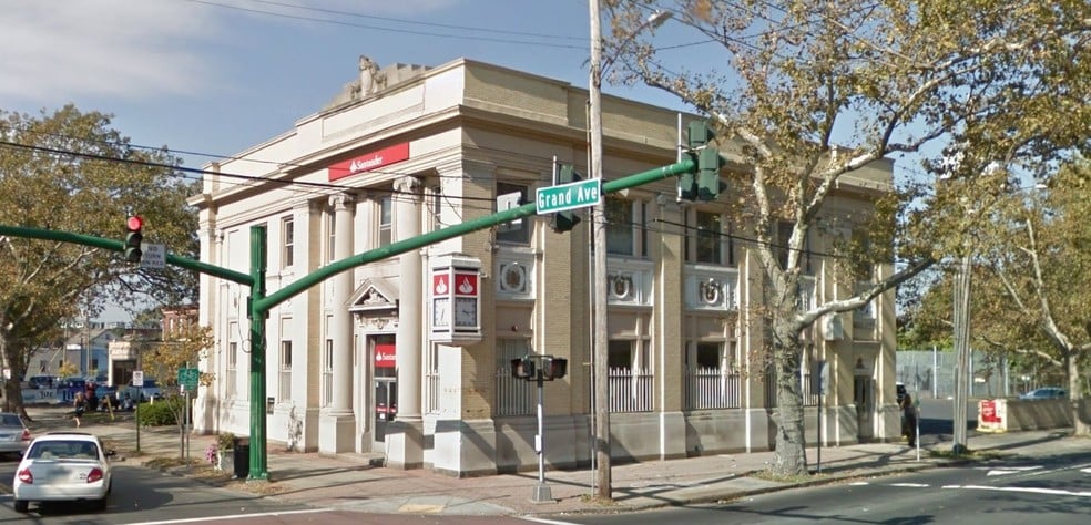 Primary Photo Of 219 Grand Ave, New Haven Bank For Lease