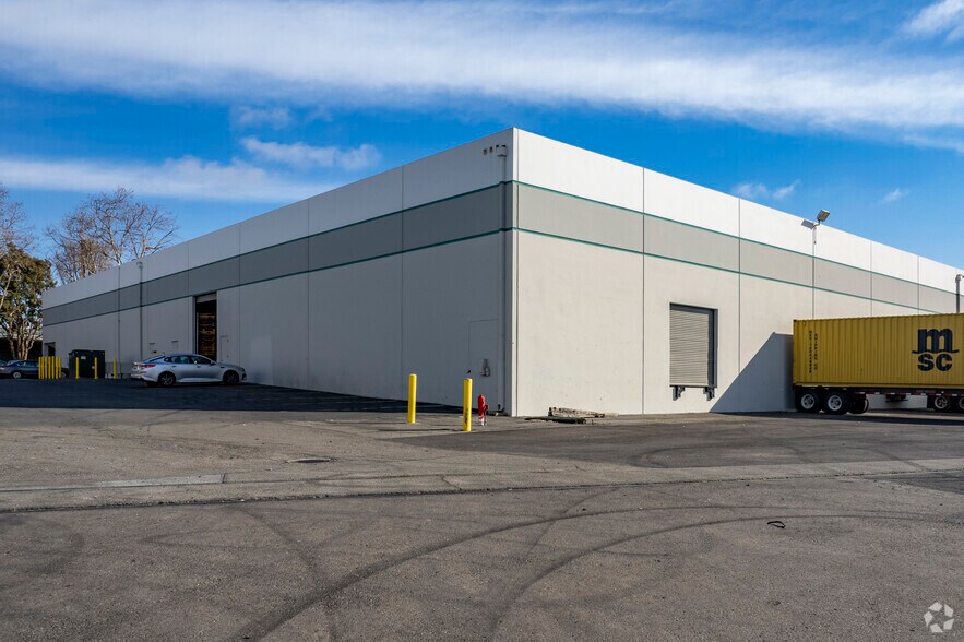 More Photos Of 1979-1999 Davis St, San Leandro Distribution For Lease